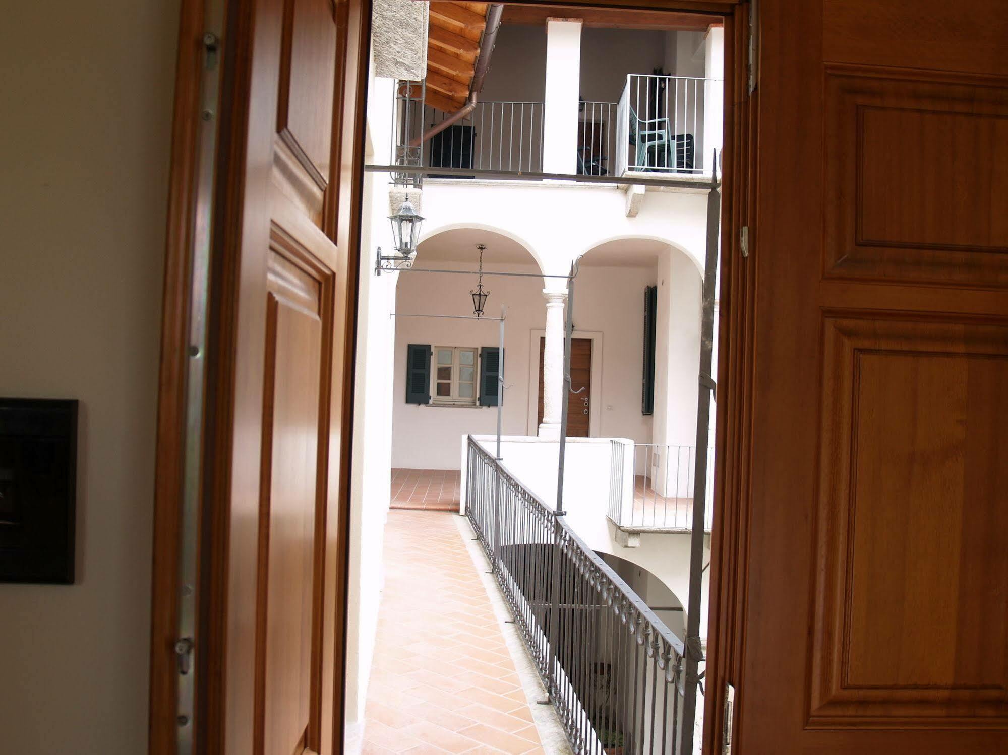 Casa Botta - Luino Lago Maggiore Bagian luar foto