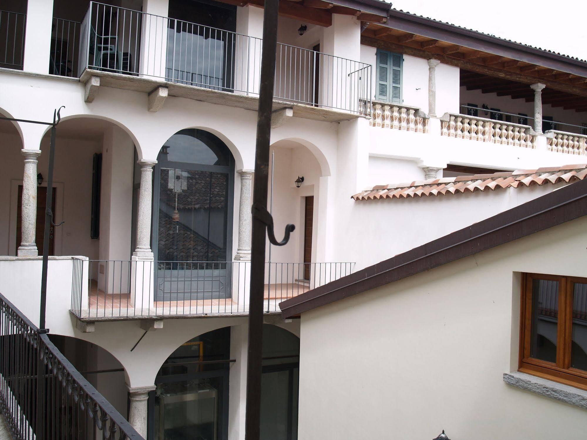 Casa Botta - Luino Lago Maggiore Bagian luar foto